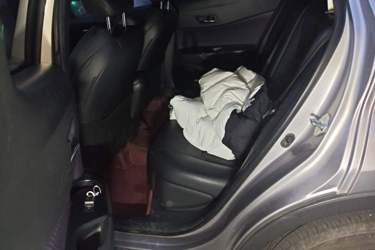 Used Toyota IZOA 2018 2.0L Yichi Version China VI Standard Left Rear Seat