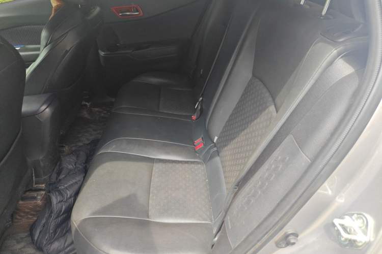 Used Toyota IZOA 2018 2.0L Yichi Edition China V Standard Left Rear Seat