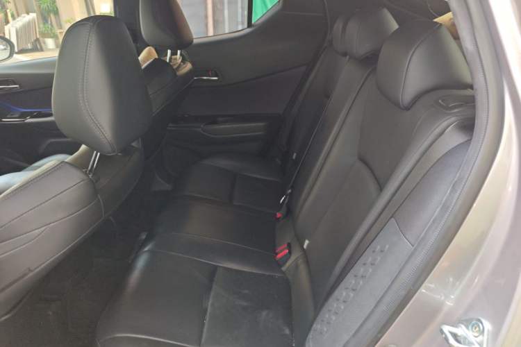 Used Toyota IZOA 2018 2.0L Yichi Version China VI Standard Left Rear Seat