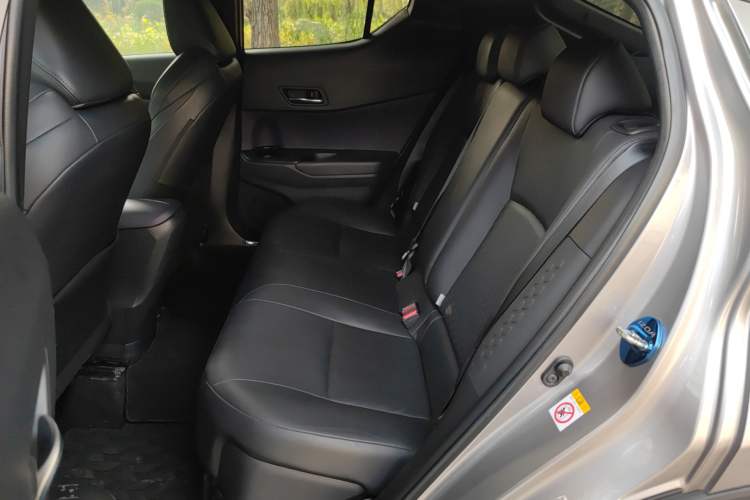 Used Toyota IZOA 2018 2.0L Yichi Edition China V Standard Left Rear Seat