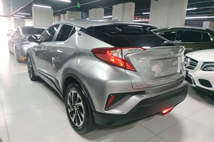 Used Toyota IZOA 2018 2.0L Yichi Edition China V Standard Rear Left 45 Deg