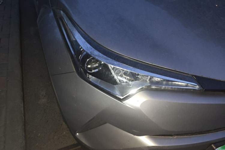Used Toyota IZOA 2018 2.0L Yichi Version China VI Standard Right Front Headlight