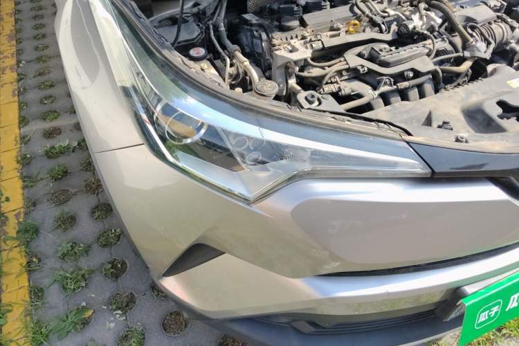 Used Toyota IZOA 2018 2.0L Yichi Version China VI Standard Right Front Headlight