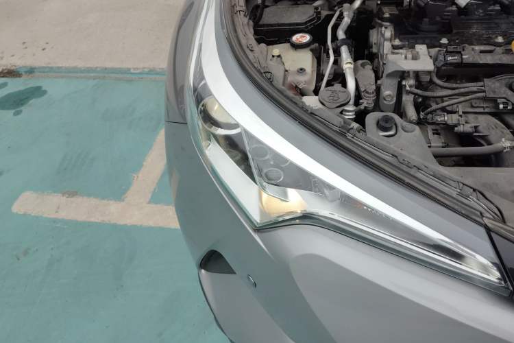 Used Toyota IZOA 2018 2.0L Yichi Version China VI Standard Right Front Headlight