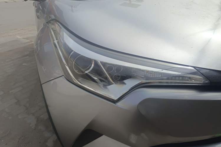 Used Toyota IZOA 2018 2.0L Yichi Version China VI Standard Right Front Headlight