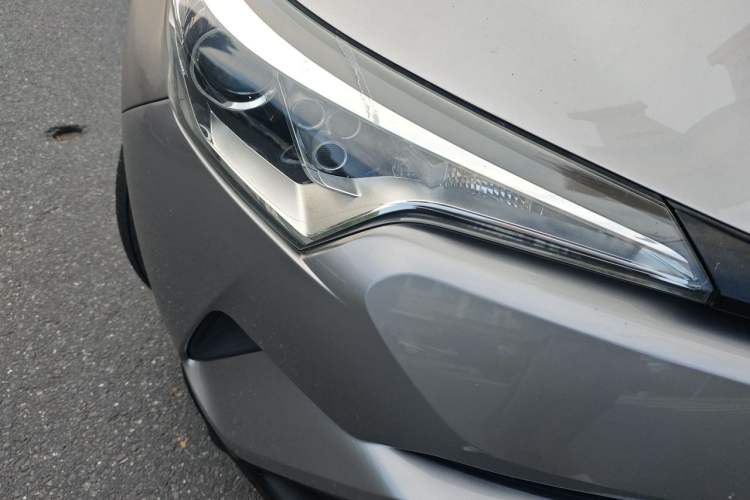 Used Toyota IZOA 2018 2.0L Yichi Version China VI Standard Right Front Headlight