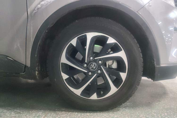 Used Toyota IZOA 2018 2.0L Yichi Version China VI Standard Right Front Wheel Hub