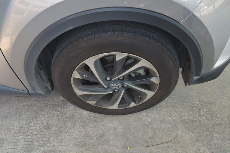 Used Toyota IZOA 2018 2.0L Yichi Version China VI Standard Right Front Wheel Hub