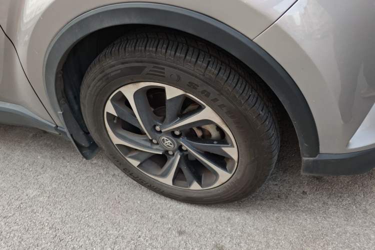 Used Toyota IZOA 2018 2.0L Yichi Version China VI Standard Right Front Wheel Hub