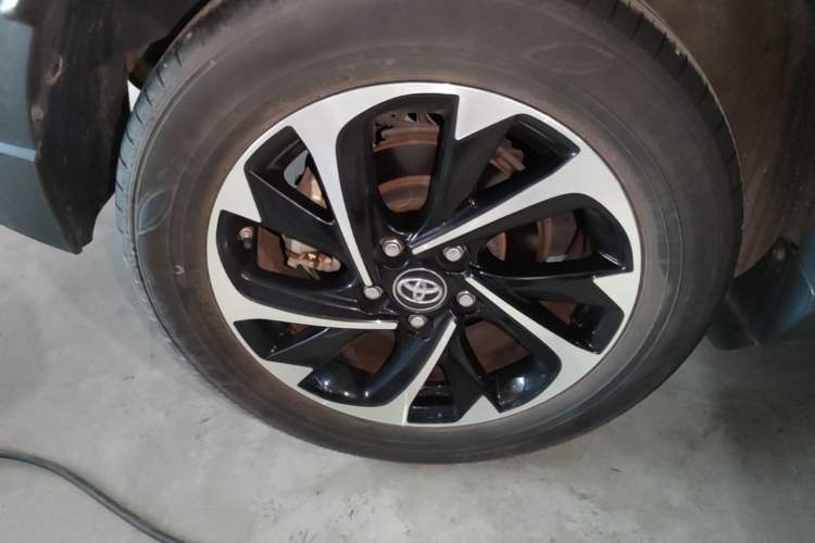 Used Toyota IZOA 2018 2.0L Yichi Version China VI Standard Right Rear Wheel Hub