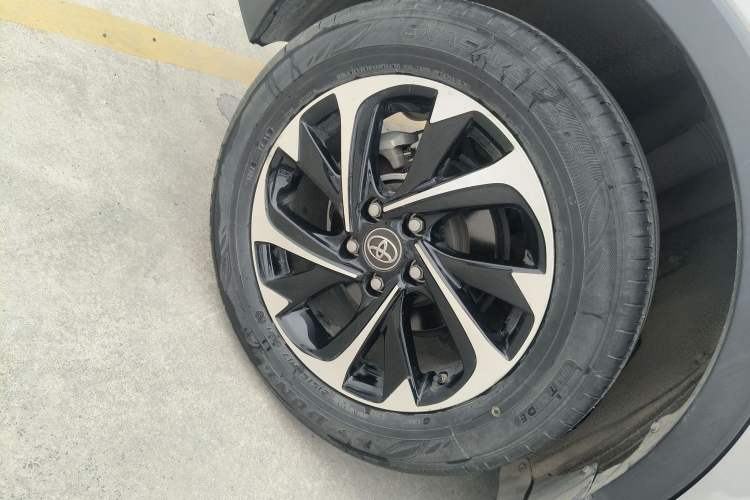 Used Toyota IZOA 2018 2.0L Yichi Version China VI Standard Right Rear Wheel Hub