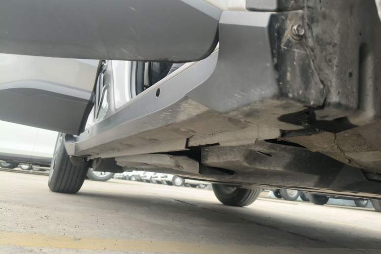 Used Toyota IZOA 2018 2.0L Yichi Version China VI Standard Right Side Sill