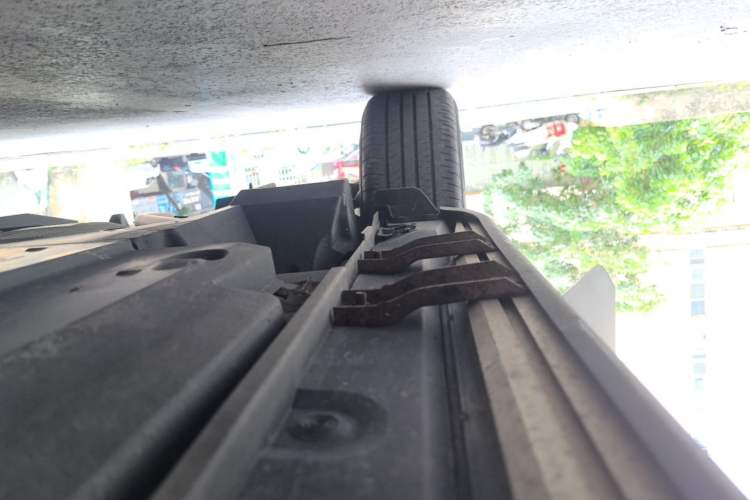 Used Toyota IZOA 2018 2.0L Yichi Version China VI Standard Right Side Sill