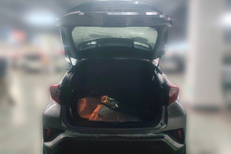 Used Toyota IZOA 2018 2.0L Yichi Version China VI Standard Trunk
