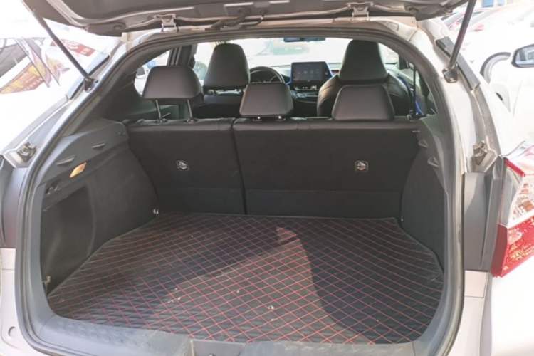 Used Toyota IZOA 2018 2.0L Yichi Version China VI Standard Trunk