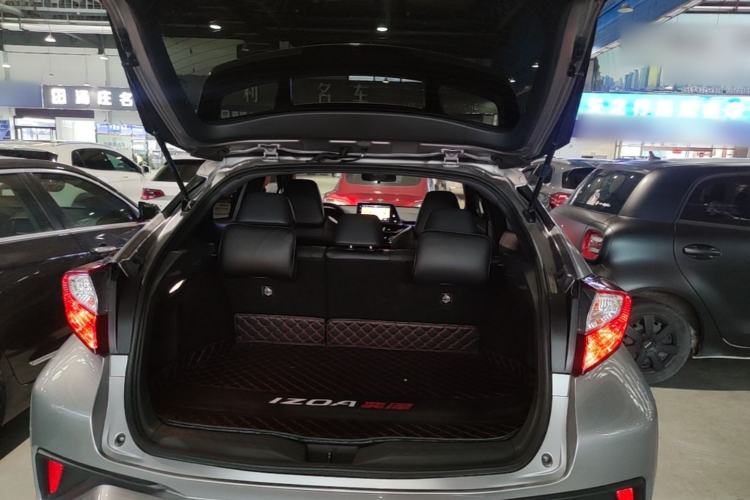 Used Toyota IZOA 2018 2.0L Yichi Version China VI Standard Trunk