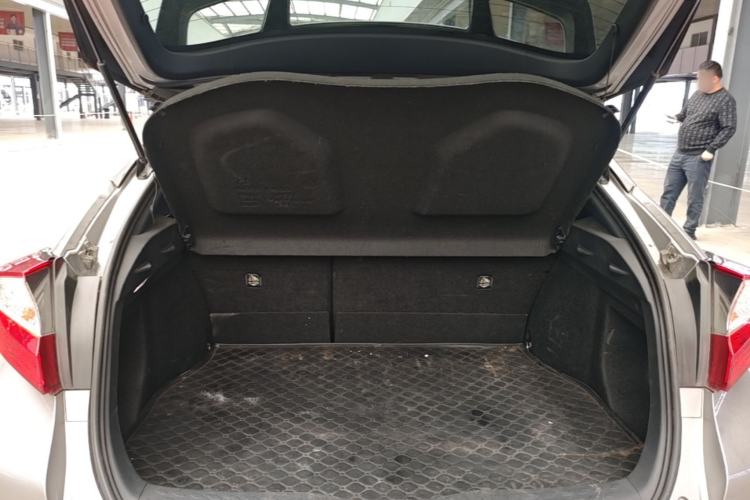 Used Toyota IZOA 2018 2.0L Yichi Version China VI Standard Trunk