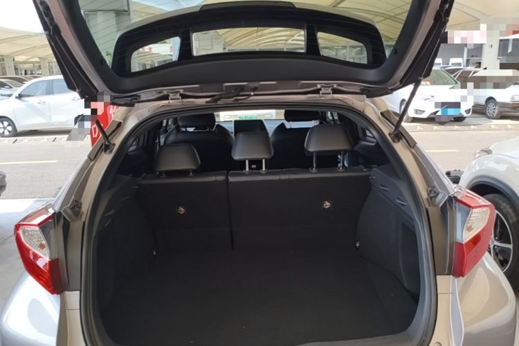 Used Toyota IZOA 2018 2.0L Yichi Version China VI Standard Trunk