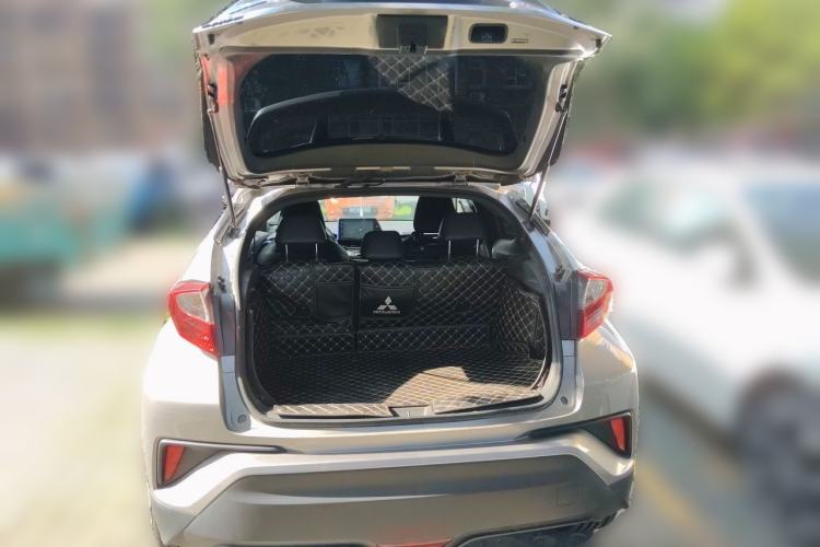 Used Toyota IZOA 2018 2.0L Yichi Version China VI Standard Trunk