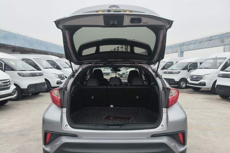 Used Toyota IZOA 2018 2.0L Yichi Version China VI Standard Trunk
