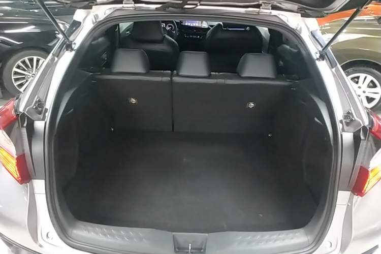 Used Toyota IZOA 2018 2.0L Yichi Edition China V Standard Trunk