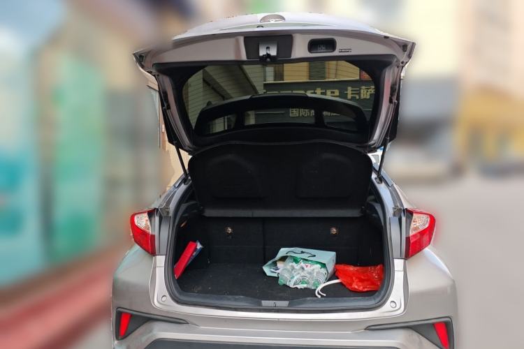 Used Toyota IZOA 2018 2.0L Yichi Version China VI Standard Trunk