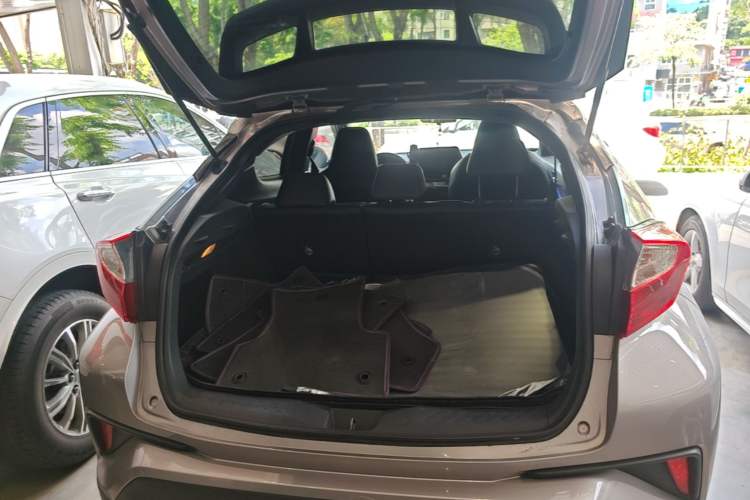 Used Toyota IZOA 2018 2.0L Yichi Version China VI Standard Trunk