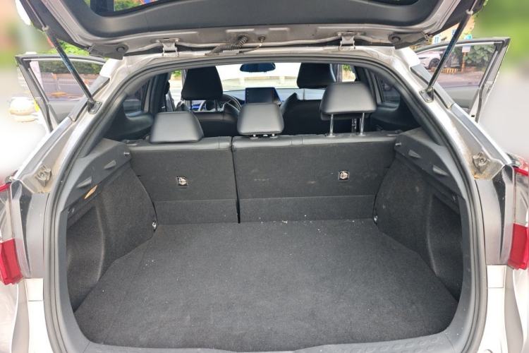 Used Toyota IZOA 2018 2.0L Yichi Version China VI Standard Trunk