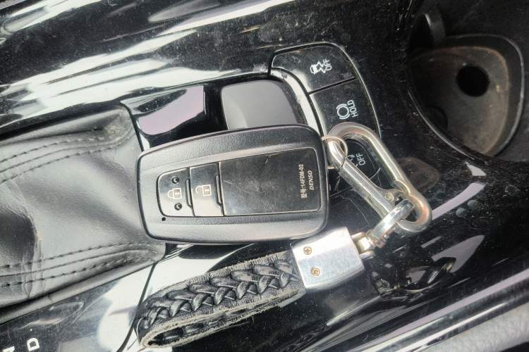 Used Toyota IZOA 2018 2.0L Yichi Version China VI Standard Vehicle Key