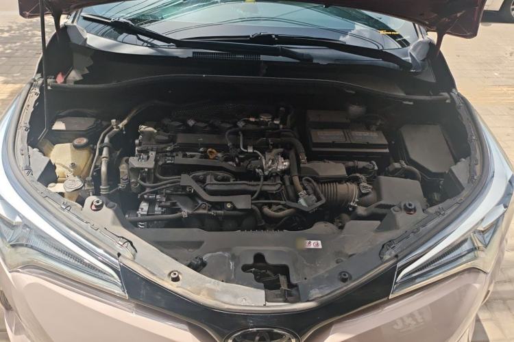 Used Toyota IZOA 2018 2.0L Yixuan Version China V Standard Engine Bay