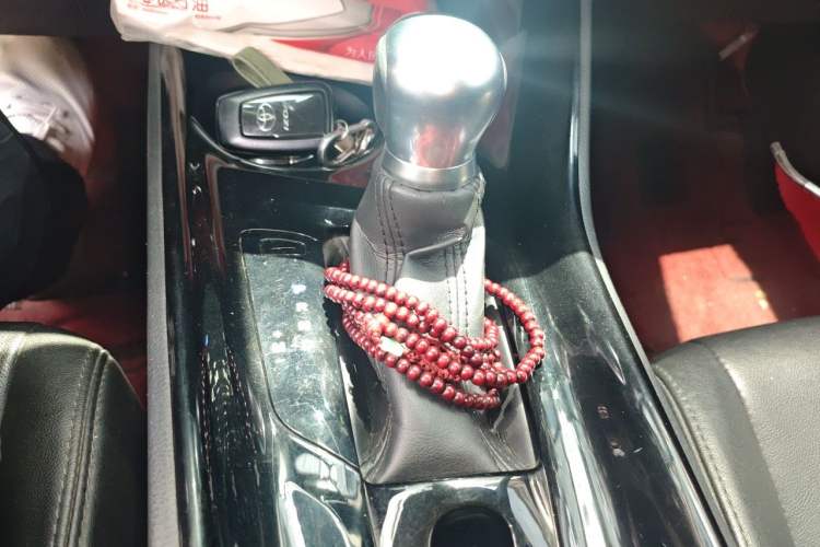 Used Toyota IZOA 2018 2.0L Yixuan Version China V Standard Gear Lever