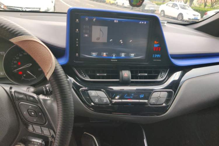 Used Toyota IZOA 2018 2.0L Yichi Version China VI Standard Audio And AC Panel