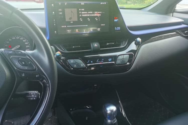 Used Toyota IZOA 2018 2.0L Yichi Version China VI Standard Audio And AC Panel