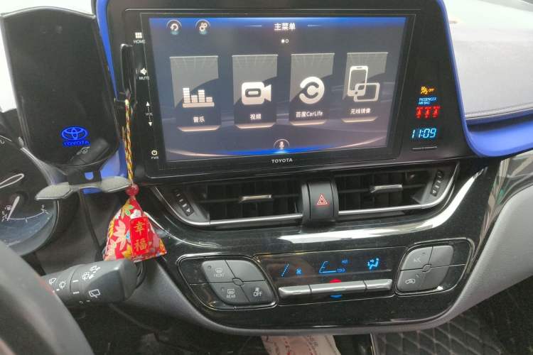 Used Toyota IZOA 2018 2.0L Yichi Version China VI Standard Audio And AC Panel