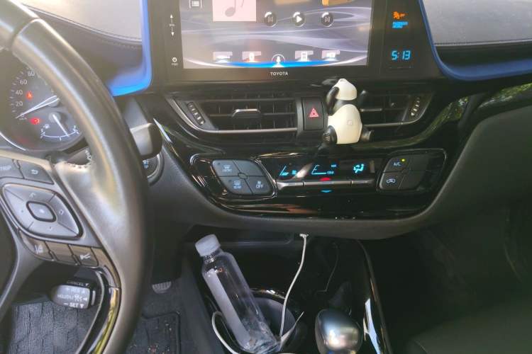 Used Toyota IZOA 2018 2.0L Yichi Version China VI Standard Audio And AC Panel