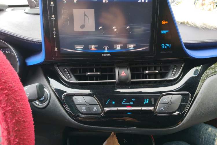 Used Toyota IZOA 2018 2.0L Yichi Version China VI Standard Audio And AC Panel