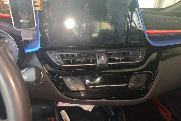Used Toyota IZOA 2018 2.0L Yichi Version China VI Standard Audio And AC Panel