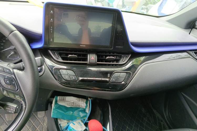 Used Toyota IZOA 2018 2.0L Yichi Version China VI Standard Audio And AC Panel