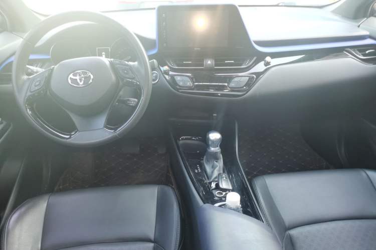 Used Toyota IZOA 2018 2.0L Yichi Version China VI Standard Center Console