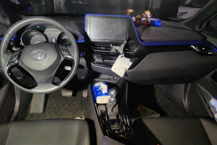 Used Toyota IZOA 2018 2.0L Yichi Version China VI Standard Center Console