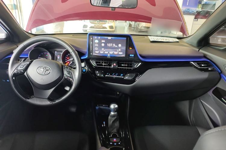 Used Toyota IZOA 2018 2.0L Yichi Version China VI Standard Center Console