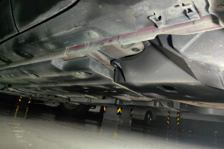 Used Toyota IZOA 2018 2.0L Yichi Version China VI Standard Chassis Rear Left