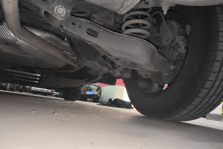 Used Toyota IZOA 2018 2.0L Yichi Version China VI Standard Chassis Rear Right