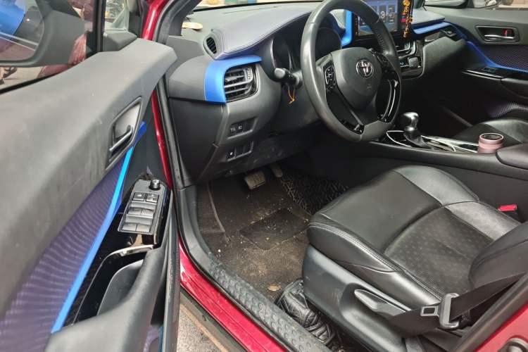 Used Toyota IZOA 2018 2.0L Yixuan Sunroof Version China VI Standard Driver Seat