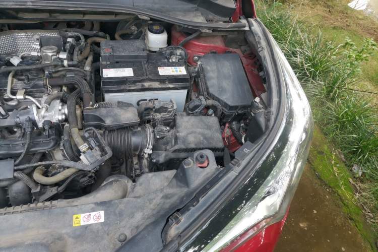 Used Toyota IZOA 2018 2.0L Yichi Version China VI Standard Engine Bay Left