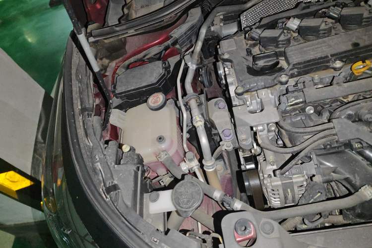 Used Toyota IZOA 2018 2.0L Yichi Version China VI Standard Engine Bay Right