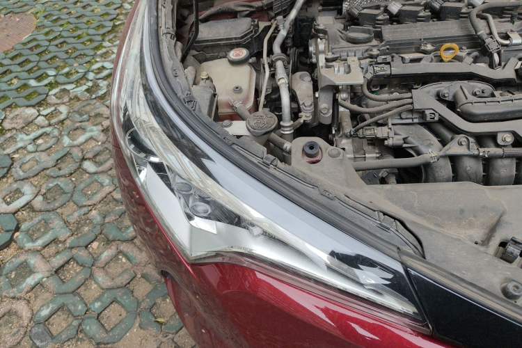Used Toyota IZOA 2018 2.0L Yichi Version China VI Standard Engine Bay Right