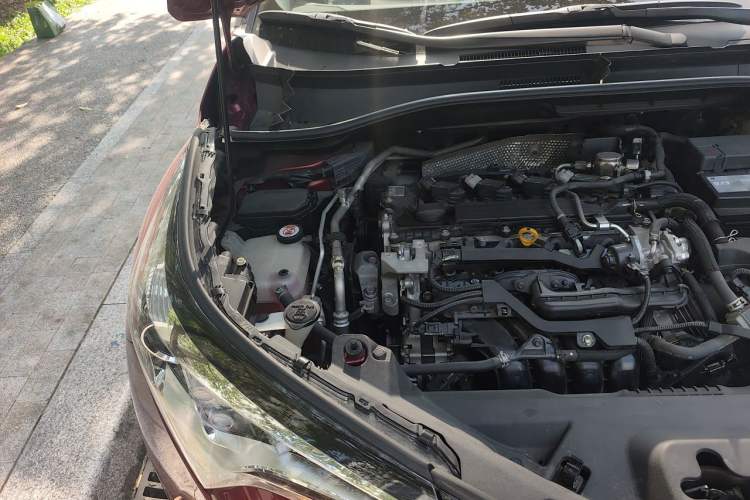 Used Toyota IZOA 2018 2.0L Yichi Version China VI Standard Engine Bay Right