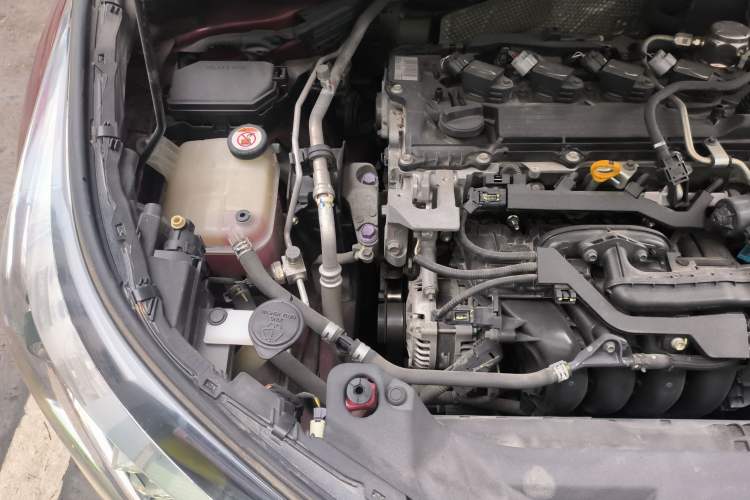 Used Toyota IZOA 2018 2.0L Yichi Version China VI Standard Engine Bay Right
