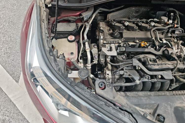 Used Toyota IZOA 2018 2.0L Yixuan Sunroof Version China VI Standard Engine Bay Right